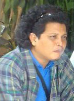 Warman P (Sumarman S. Ag), lahir di Desa Tebing Gerinting (Ogan Ilir), 16 Februari 1971. Masa kecilnya dihabiskan di Sungailiat (Provinsi Bangka Belitung), kemudian meneruskan sekolah di Palembang, SMP Muhammadiyah I Bukit Kecil Palembang hingga perguruan tinggi (S 1) IAIN Raden Fatah Palembang Mulai menulis sejak tahun 1987 di Tabloid Media Guru Sumsel,  kemudian SKH Suara Rakyat   Semesta (Sumsel), SKH Sumatera Ekspres (Sumsel), SKH Sriwijaya Post (Sumsel),  SKH Lampung Post (Lampung), SKM Media Regional (Jambi) dan SKH Berita Pagi (Sumsel). Menerbitkan Antologi Puisi GHIRAH (antologi Bersama), 1992,  Menghitung Duka (Antologi Bersama) 2000, Syair Perjalanan Akhir (Antologi Tunggal), 2002.  Antologi Refleksi Fajar ini akan menjadi antologi tunggalnya yang kedua. “Menulis puisi maupun cerpen terkadang sebagai pelepasan “hajat”, hingga tercecer di manapun tempat pembuangan, namun terkadang sebagai sebuah pesan yang harus sampai, atau apapun yang memungkinkan membuat aku hidup sebagai apa adanya aku sebagai insan BERASA, BERFIKIR DAN BERKARYA”  